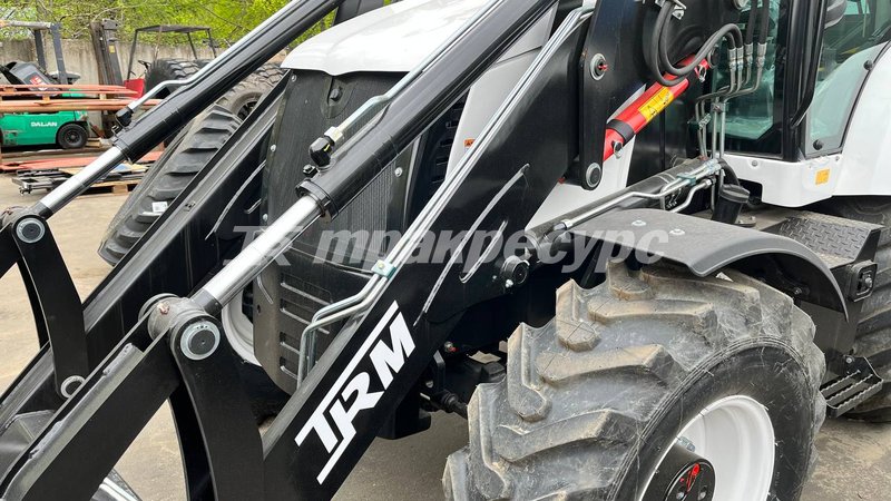 Экскаватор-погрузчик TRM B4X