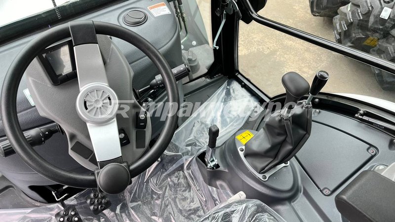 Экскаватор-погрузчик TRM B4X